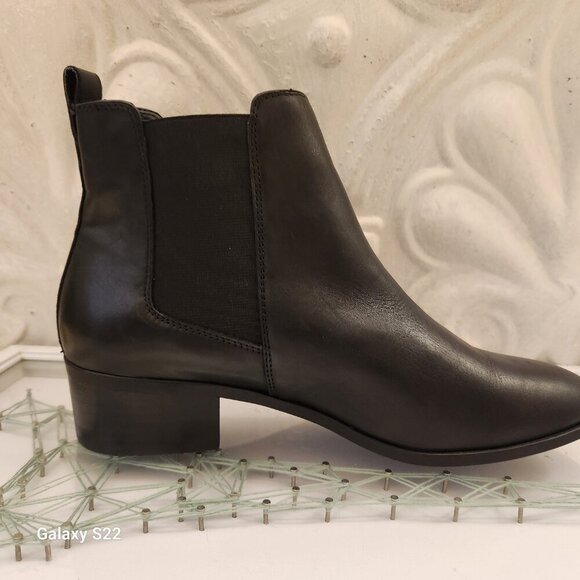 Steve Madden "Dover" Black Leather Booties. NWOT. Size 10 - Picture 2 of 9